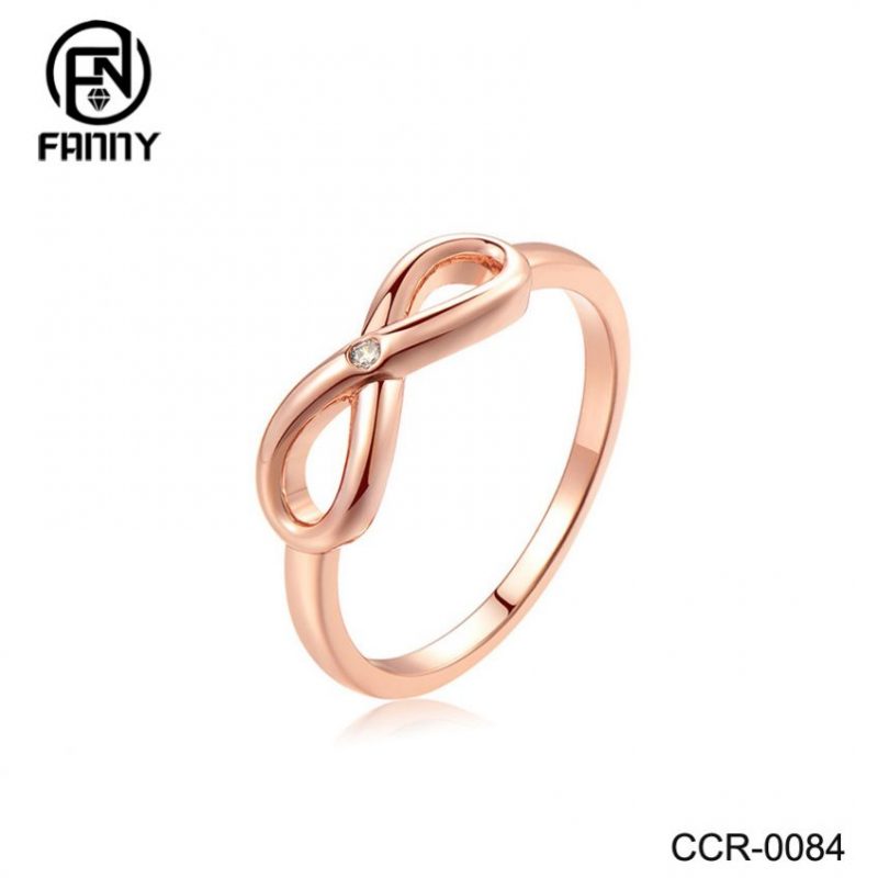 Dünner Infinity Figure Eight stapelbarer Ring aus rosévergoldetem Messing