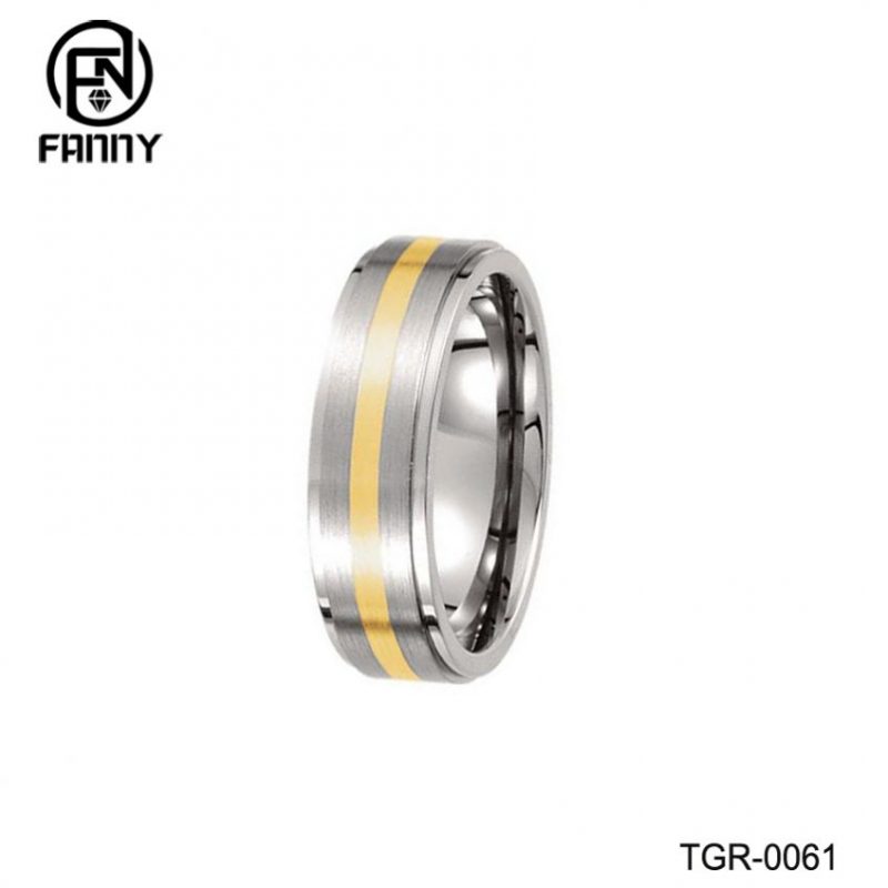 Anillo de bodas de hombre con incrustaciones de oro amarillo de 18 quilates en anillo de hombre de titanio