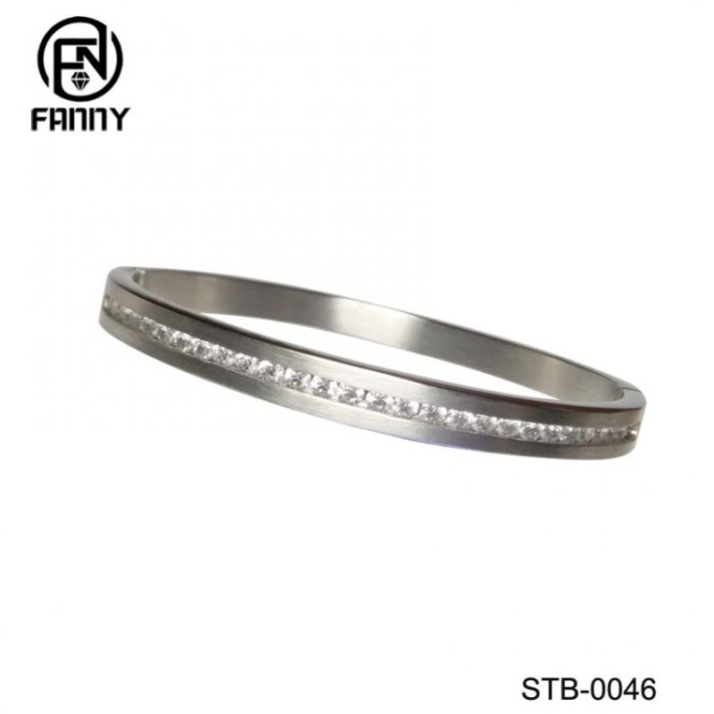 Fashionable Men’s Simple Design Surgical Stainless Steel Bangle with CNC Cubic Zirconia