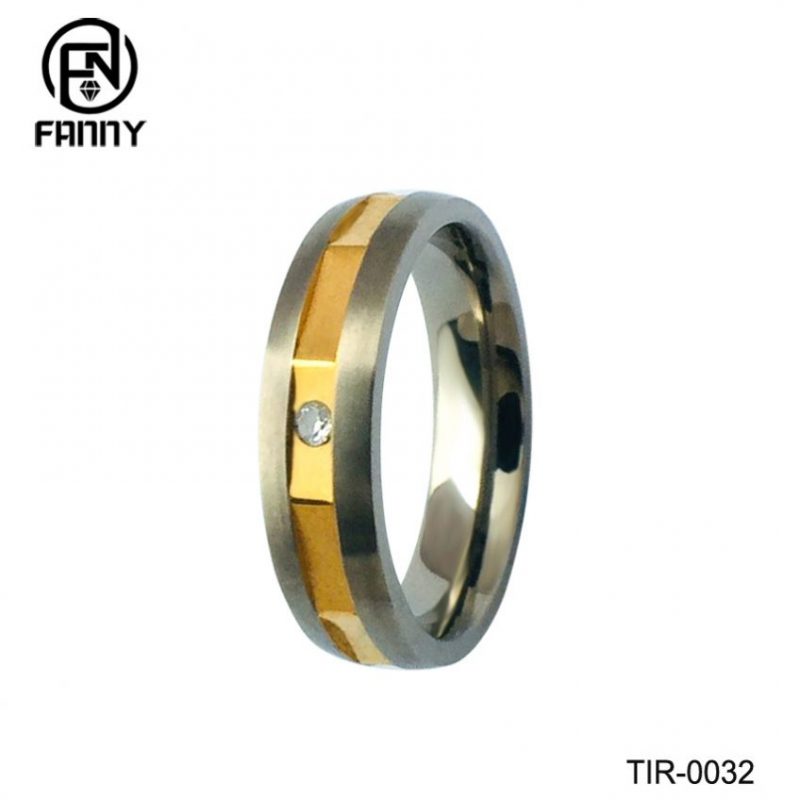 Customized High Quality Titanium Alloy Wedding Ring with Cubic Zirconia